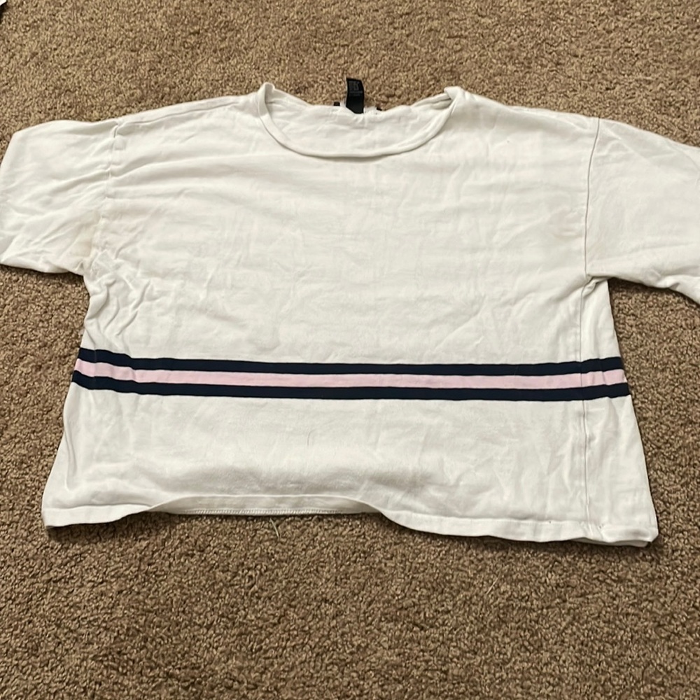 Forever 21 cropped T-Shirt.